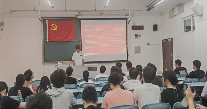 会议室里的人们 AI 生成的内容可能不正确。 会议室里的人们 AI 生成的内容可能不正确。